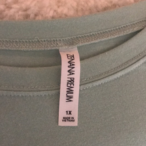 NWOT Zenana Premium T-Shirt - Picture 6 of 9